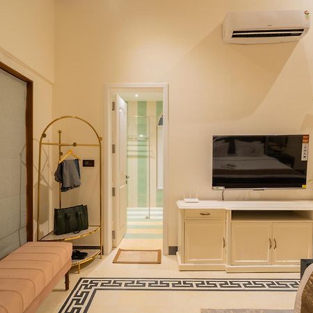 Elivaas 4 Bhk Villa With Pvt Pool & Jacuzzi-Yashgeet 西奥利姆 外观 照片