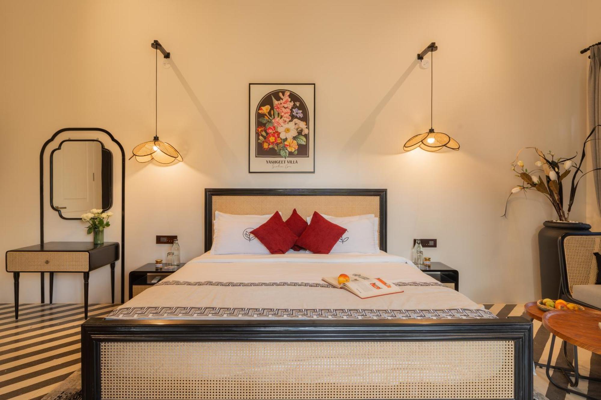 Elivaas 4 Bhk Villa With Pvt Pool & Jacuzzi-Yashgeet 西奥利姆 外观 照片